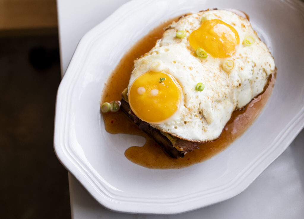 egg breakfast sandwich